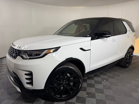 Used 2025 Land Rover Discovery Dynamic SE image 2