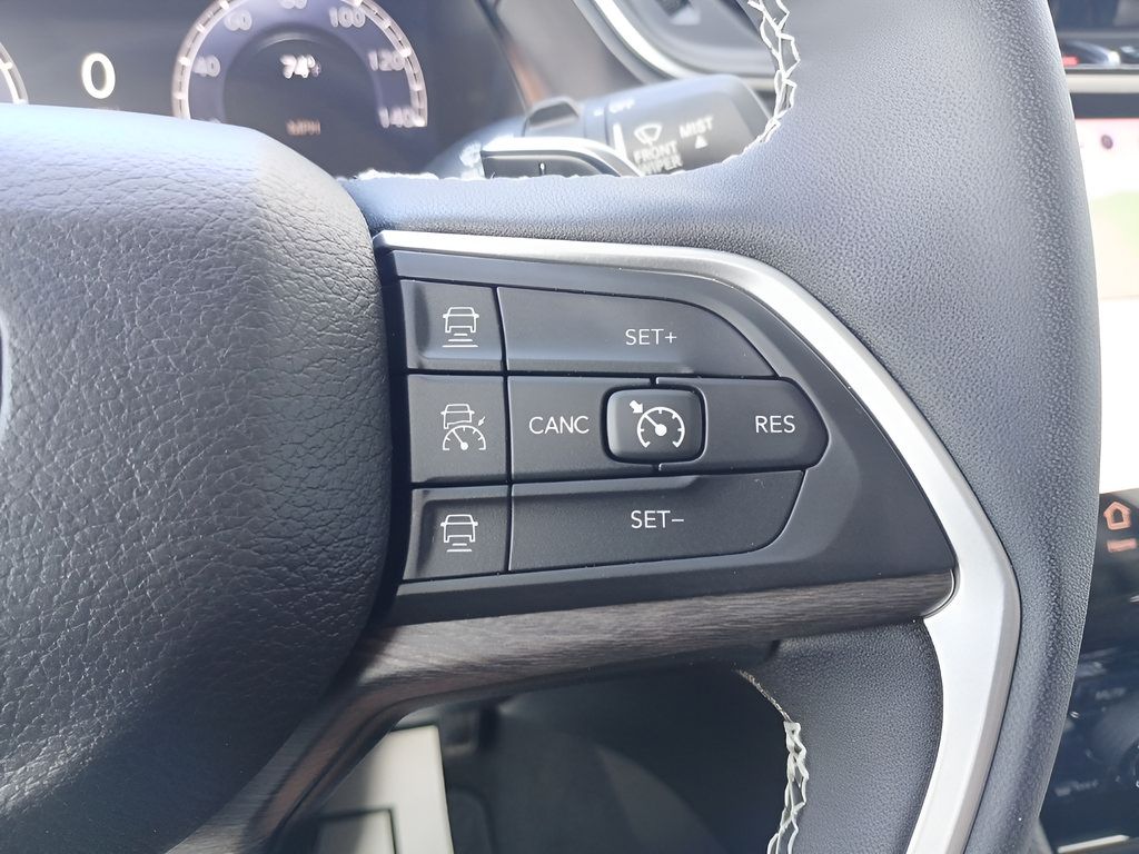Used 2023 Jeep Grand Cherokee Limited w/ Luxury Tech Group II AWD/4WD image 20