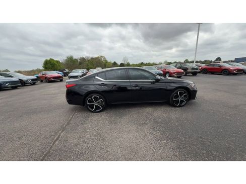 Used 2025 Nissan Altima 2.5 SR image 2