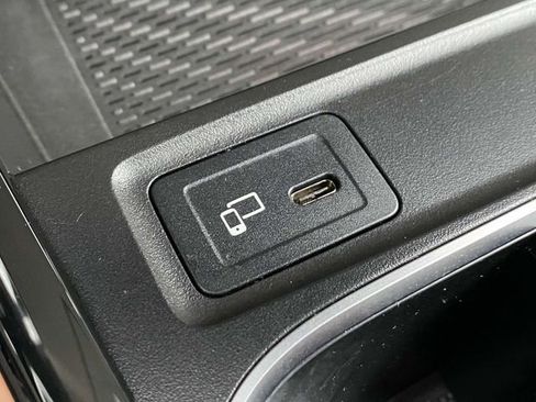 Used 2021 Mercedes-Benz GLB 250 image 29