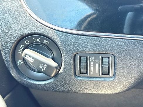 Used 2016 Dodge Grand Caravan SXT FWD image 16