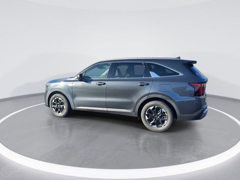 Used 2024 Kia Sorento S image 7