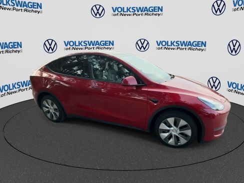 Used 2023 Tesla Model Y Long Range AWD/4WD image 9