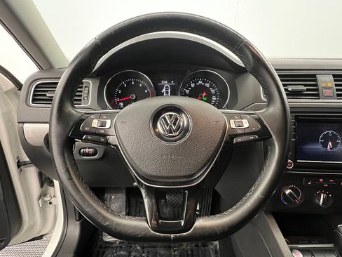 Used 2017 Volkswagen Jetta SE image 15