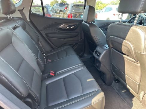 Used 2024 GMC Terrain SLT image 12