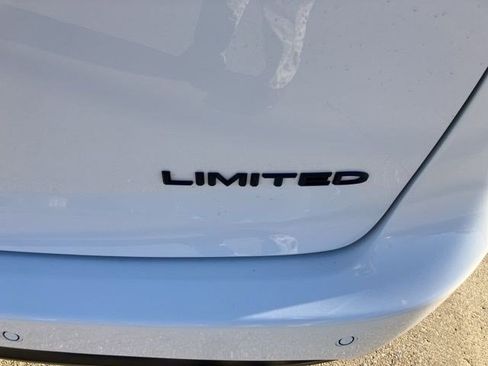 New 2026 Chrysler Pacifica Limited w/ S Appearance Package FWD image 10