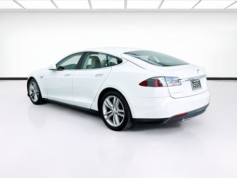 Used 2015 Tesla Model S 70D image 6