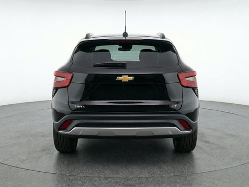 Used 2025 Chevrolet Trax LT FWD image 7