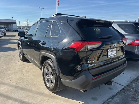 Used 2022 Toyota RAV4 XLE image 6