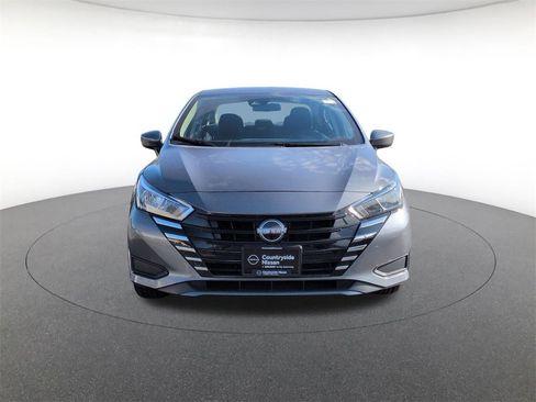 Used 2023 Nissan Versa SV image 2