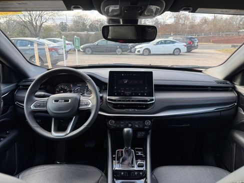 Used 2025 Jeep Compass Trailhawk image 29