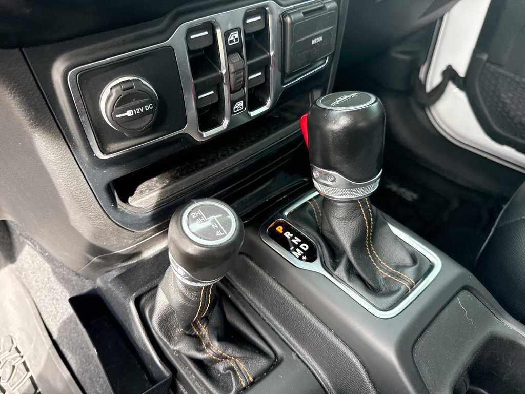 Used 2023 Jeep Gladiator Overland AWD/4WD image 18