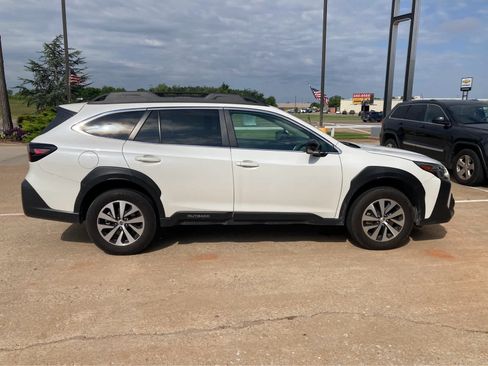 Used 2025 Subaru Outback Premium AWD/4WD image 8