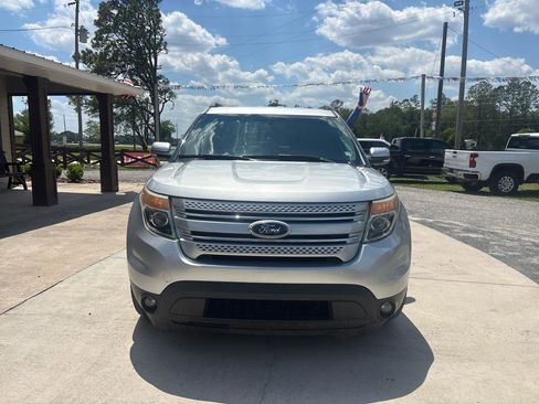 Used 2014 Ford Explorer XLT w/ Equipment Group 202A FWD image 2
