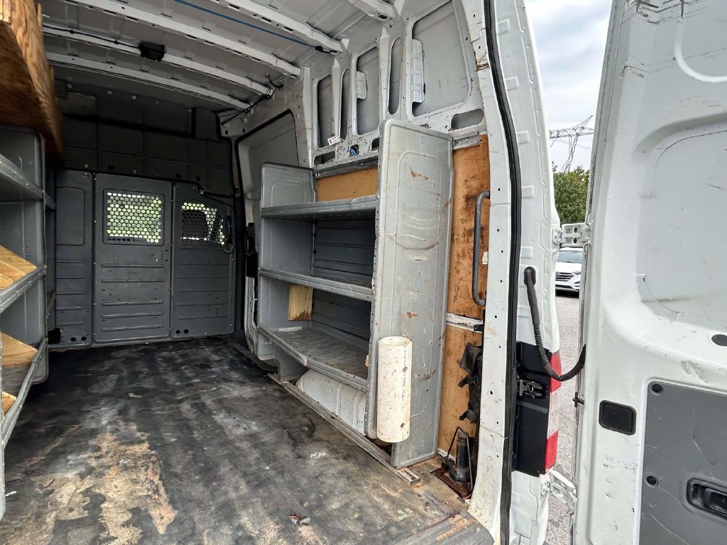 Used 2018 Nissan NV 2500 SV RWD image 11