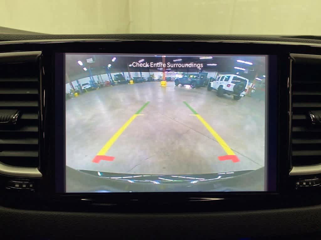 Used 2024 Chrysler Pacifica Touring-L FWD image 27