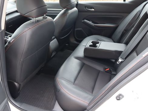 Used 2025 Nissan Altima 2.5 SR FWD image 5