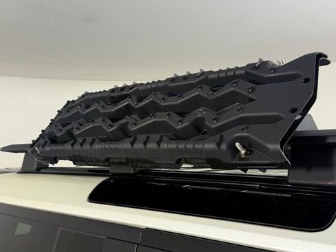 New 2024 Land Rover Defender 110 S image 16