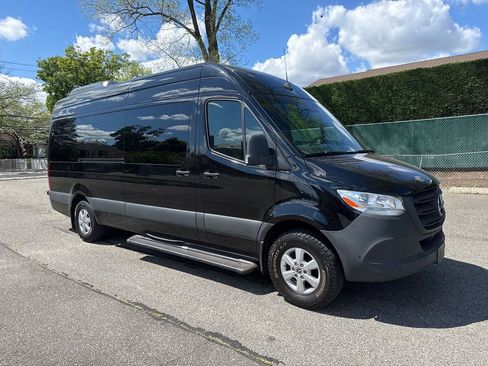 Used 2024 Mercedes-Benz Sprinter 2500 image 11