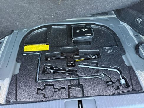 Used 2013 Lexus ES 350 w/ Luxury Pkg image 11