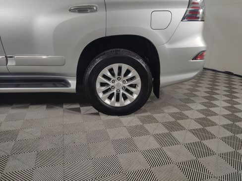 Used 2019 Lexus GX 460 image 11