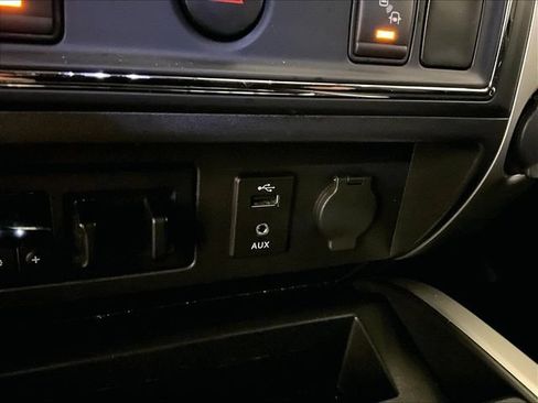 Used 2017 Nissan Titan PRO-4X AWD/4WD image 32