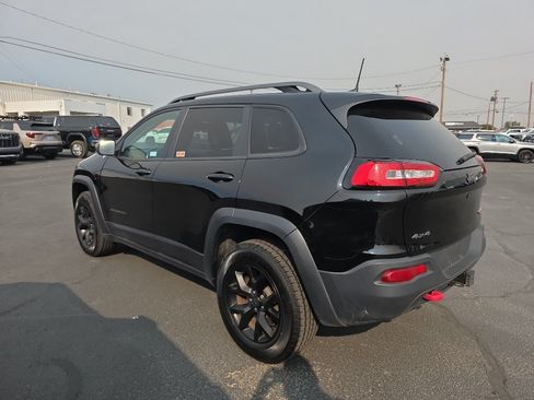 Used 2018 Jeep Cherokee Trailhawk w/ Comfort & Convenience Group AWD/4WD image 6