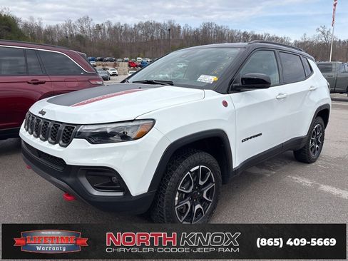 Used 2025 Jeep Compass Trailhawk w/ Trailhawk Elite Group image 1