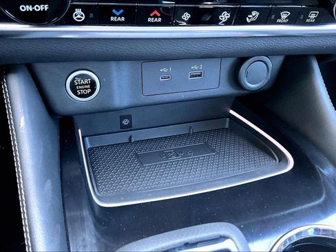 Used 2022 Nissan Rogue Platinum w/ Head-Up Display Package image 31