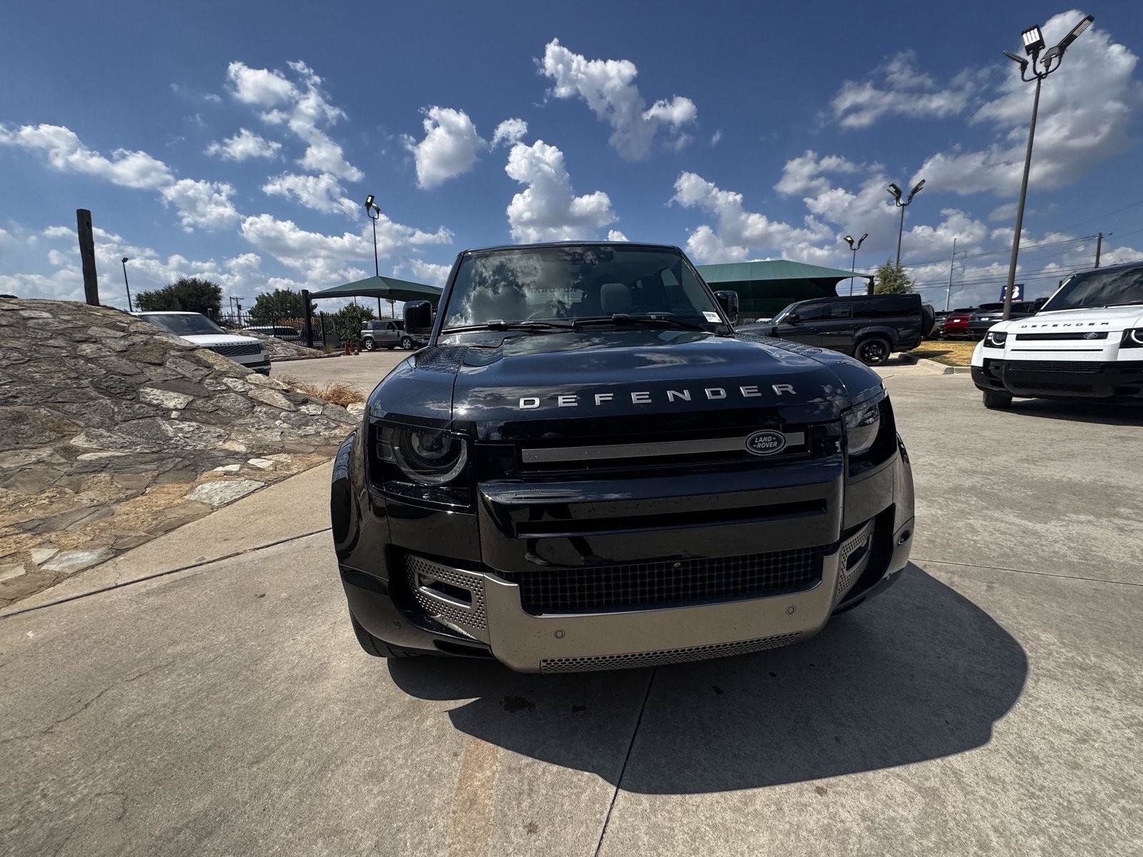 Certified 2025 Land Rover Defender 110 X-Dynamic SE AWD/4WD image 13