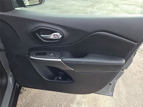 Certified 2022 Jeep Cherokee Limited image 6