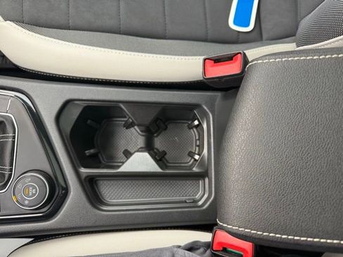 Certified 2025 Volkswagen Taos SE w/ Panoramic Sunroof Package image 22