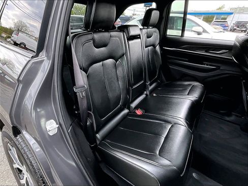 Used 2024 Jeep Grand Cherokee Limited AWD/4WD image 15