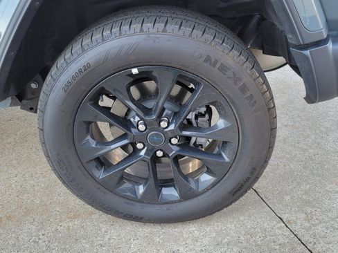 Used 2025 Jeep Wrangler Unlimited Sahara w/ Safety Group image 5