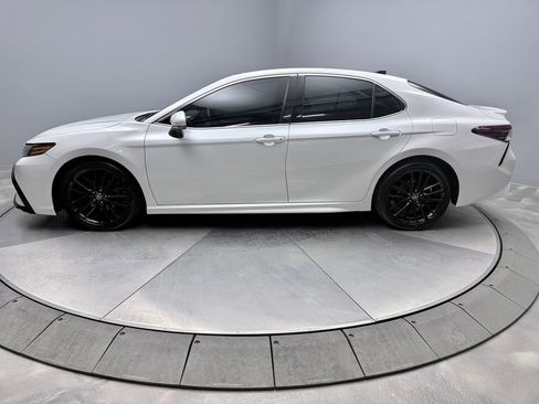 Used 2021 Toyota Camry XSE image 8