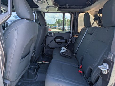 Used 2018 Jeep Wrangler Unlimited Sport S AWD/4WD image 13
