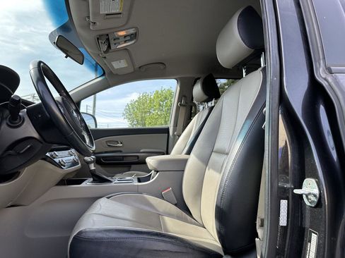 Used 2020 Kia Sedona EX FWD image 11