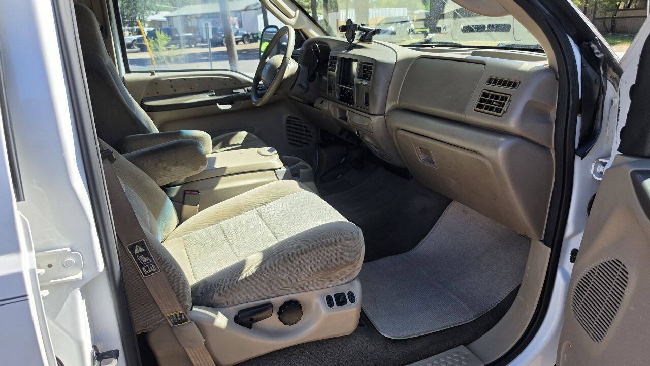 Used 2004 Ford Excursion XLT AWD/4WD image 5