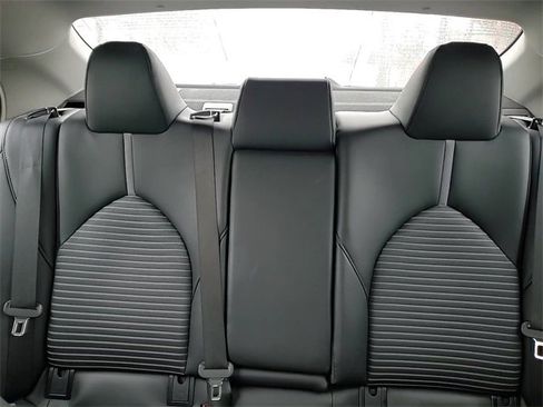 Used 2024 Toyota Camry SE image 21