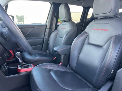 Used 2022 Jeep Renegade Trailhawk image 15