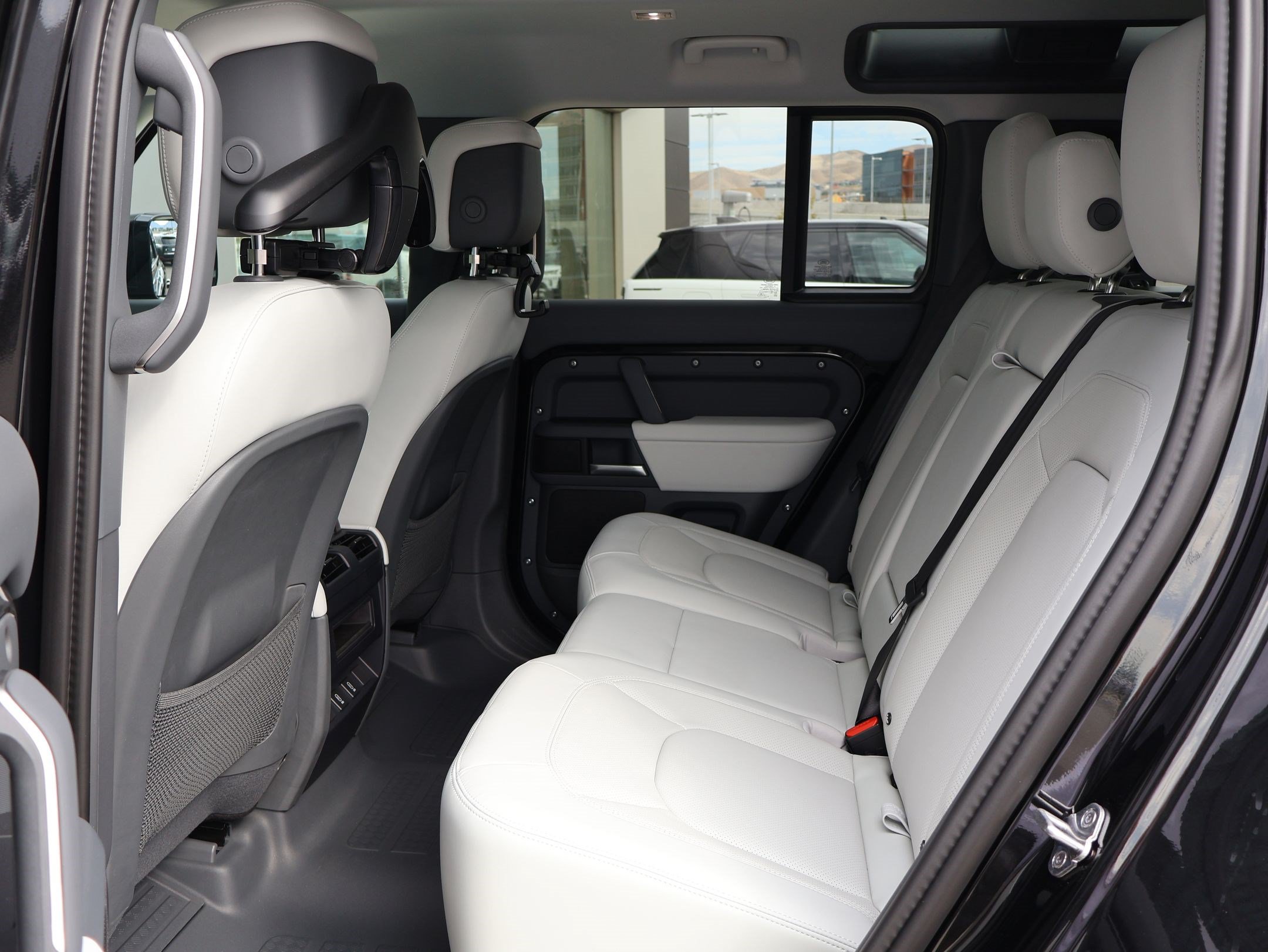 Used 2026 Land Rover Defender 110 X-Dynamic SE AWD/4WD image 29