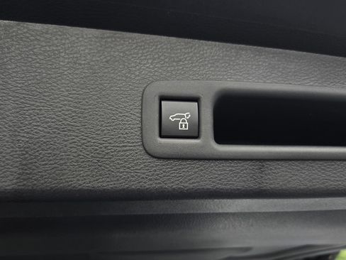 Used 2026 Toyota Sienna XLE FWD image 25