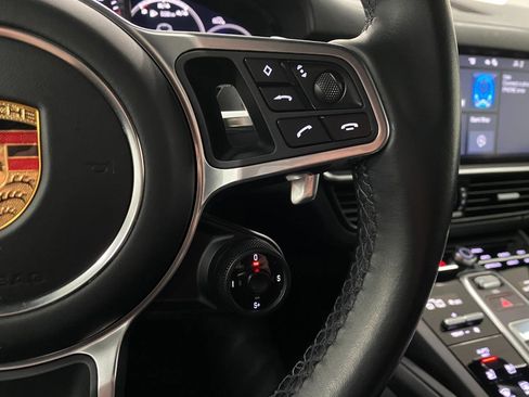 Used 2020 Porsche Cayenne S image 19