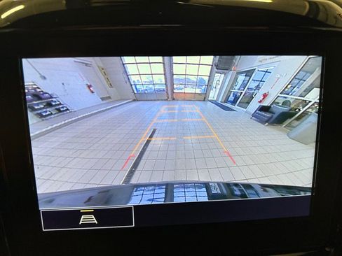 Used 2023 Chevrolet Traverse LT image 22