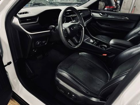 Used 2023 Jeep Grand Cherokee Altitude image 17