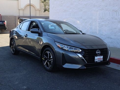 New 2025 Nissan Sentra SV image 2