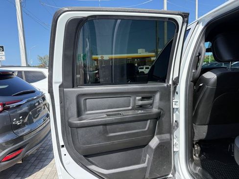 Used 2024 RAM 2500 Tradesman w/ Chrome Appearance Group AWD/4WD image 13