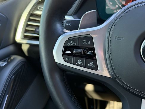 Used 2022 BMW X7 M50i image 25