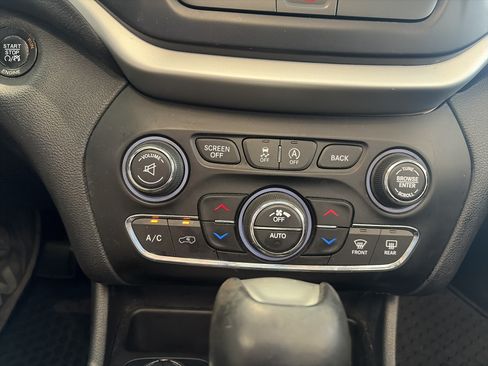 Used 2016 Jeep Cherokee Trailhawk w/ Comfort/Convenience Group AWD/4WD image 47