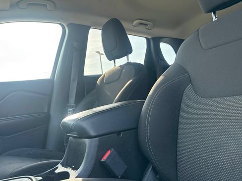 Used 2020 Jeep Cherokee Latitude FWD image 40